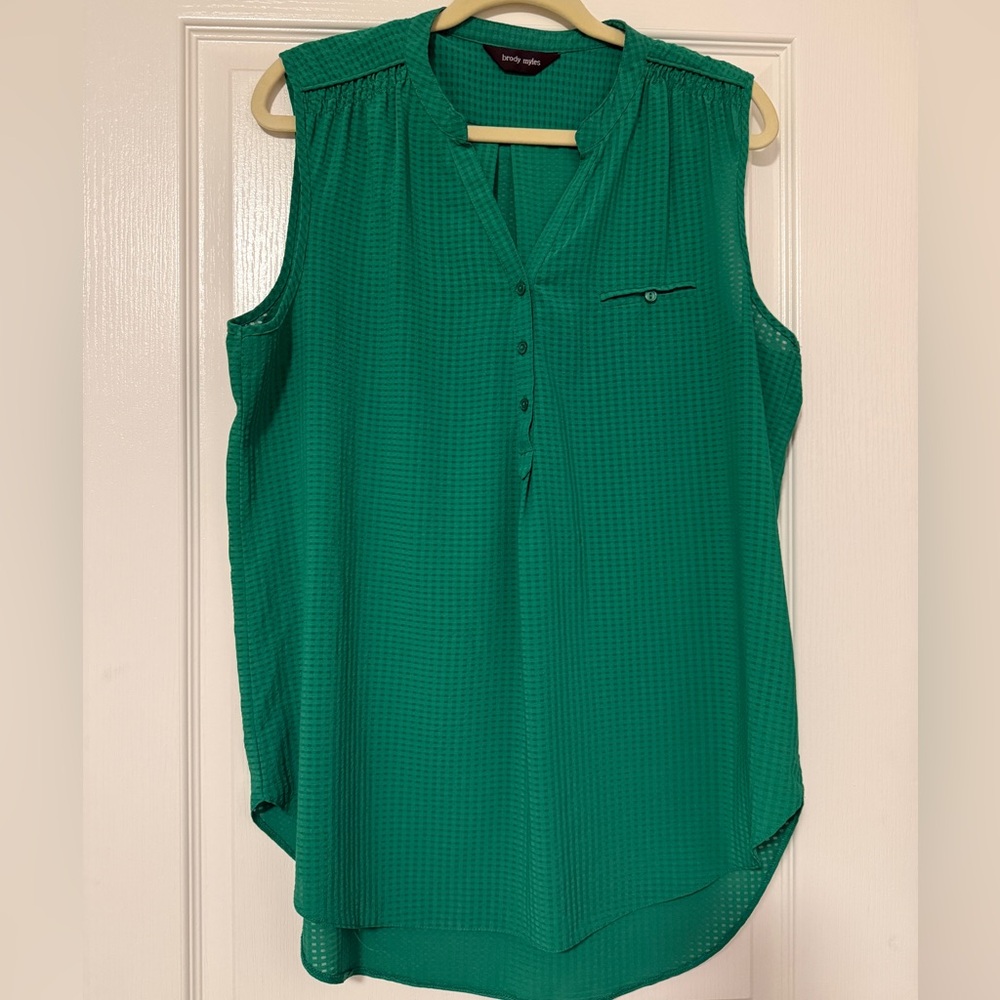 Brody Myles Green Sleeveless V-Neck Blouse XL